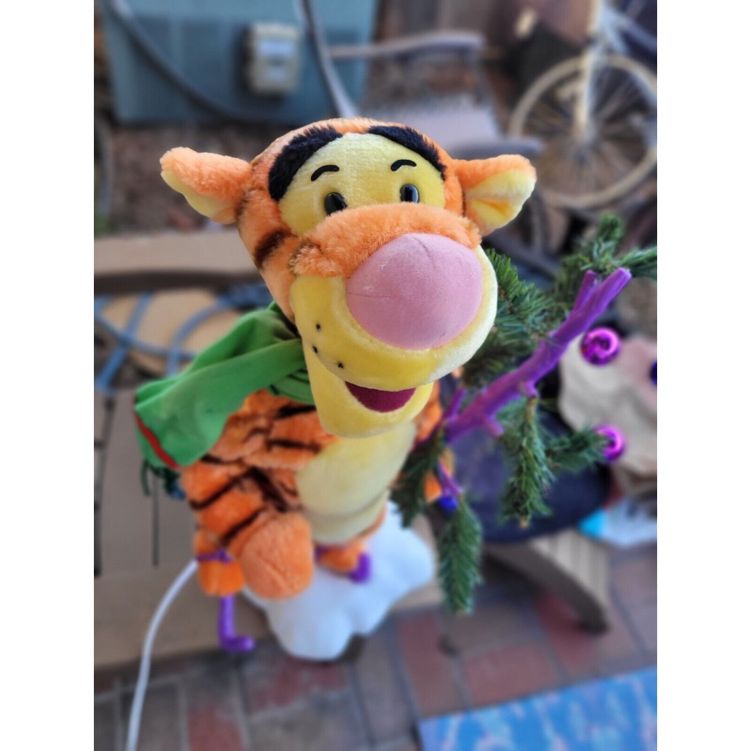 Vintage Pooh Skating Tigger Animated 23 1996 Animated Motionette Telco Works