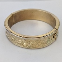 Vintage Gold Tone Floral Flower Etched Hinged Bangle Bracelet