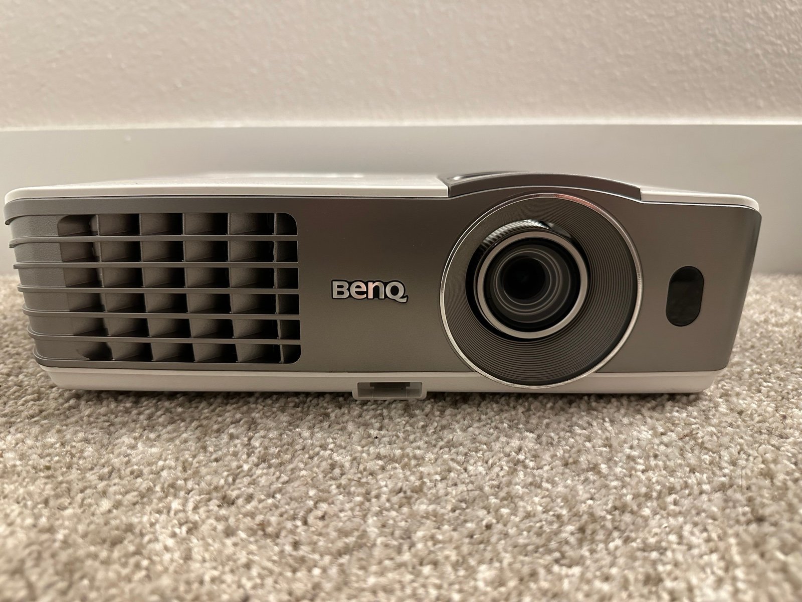 BenQ MW721 WXGA DLP 3D Projector with 535 lamp hours please see description&pics