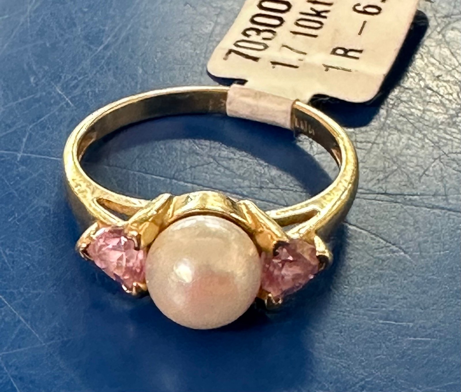 Pretty! 10K Yellow Gold Pearl Ring-Size 6.5