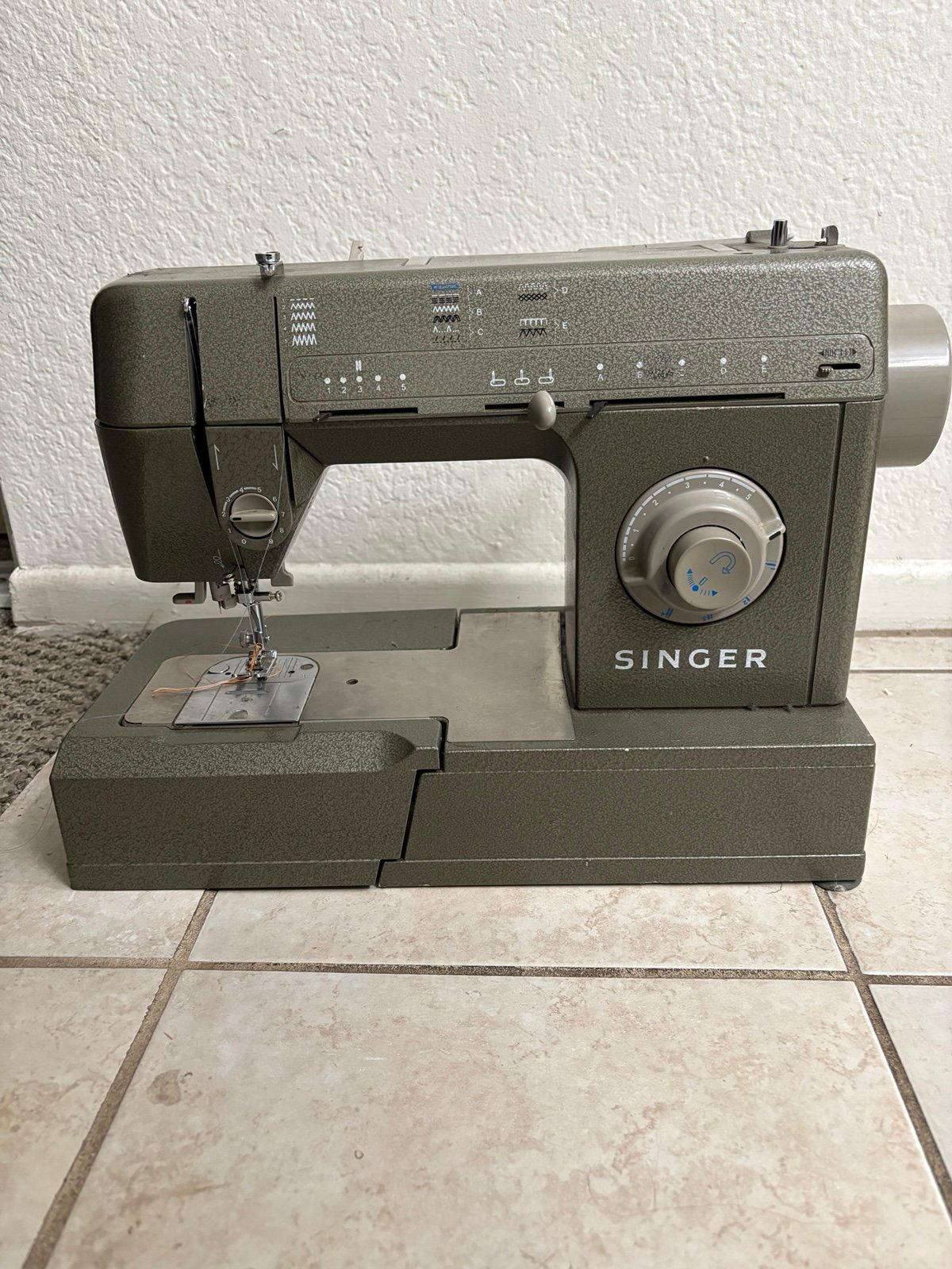 Singer HD110 C Sewing Machine With Petal in Great Shape