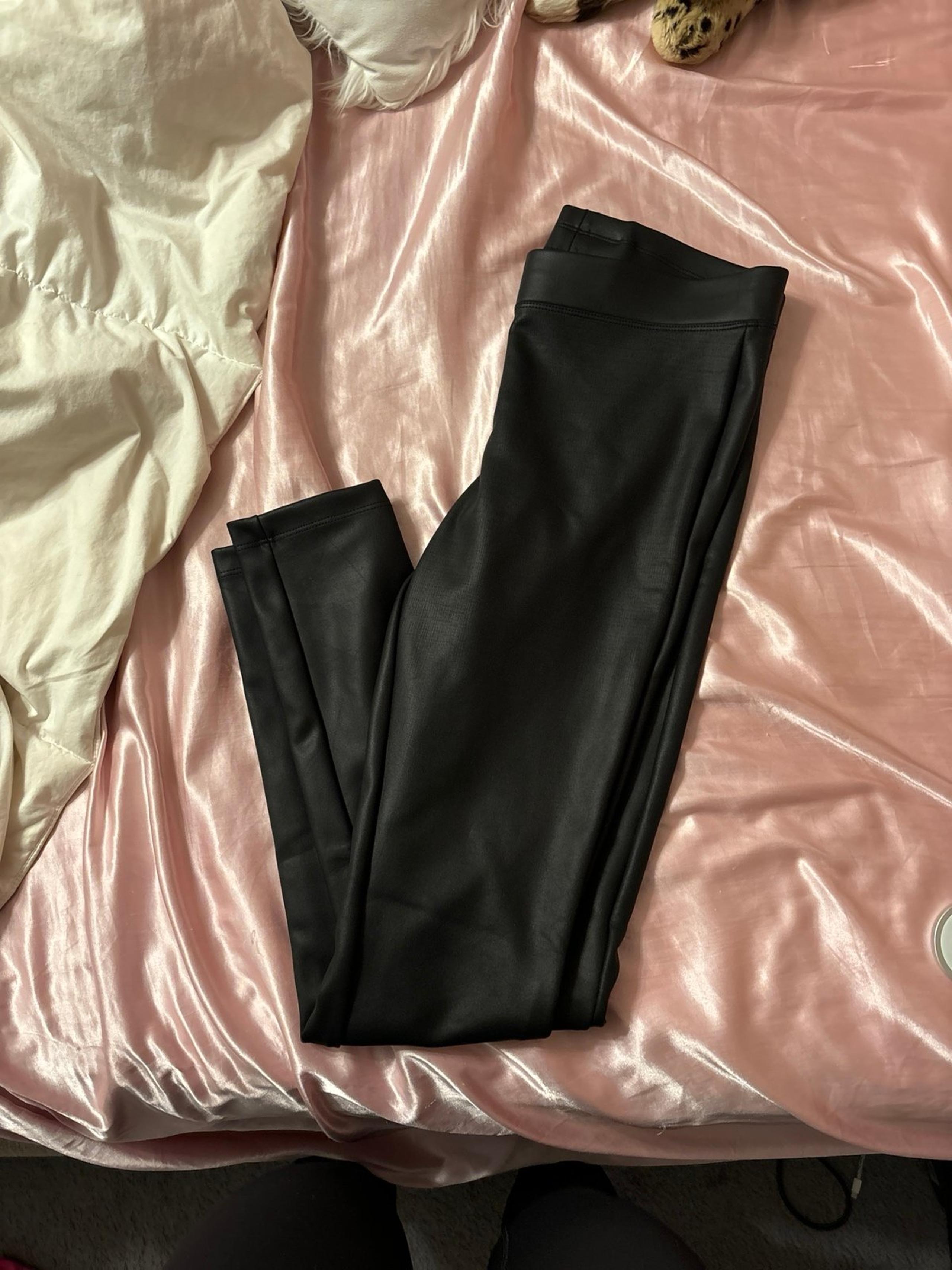 black leather leggings P