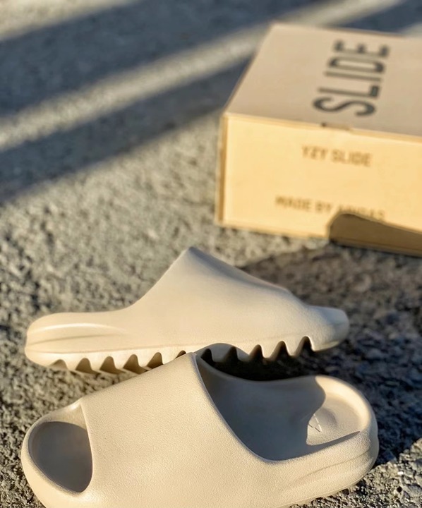 Yeezy slides slide bone white size: US7