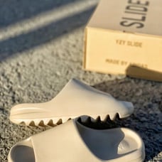 Yeezy slides slide bone white size: US7