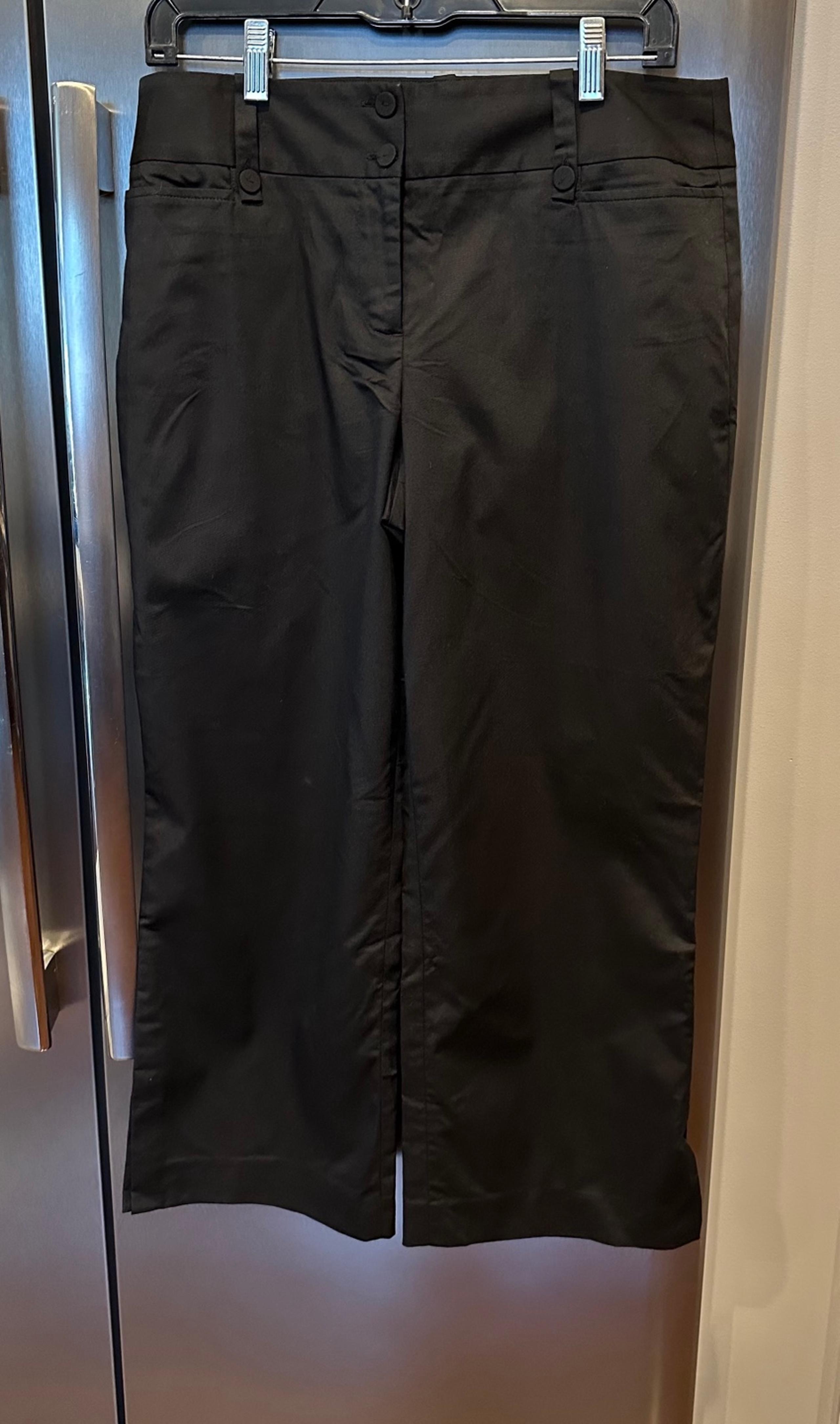 Ann Taylor Loft black crop capri pants size 8 with a 23 1/2” inseam