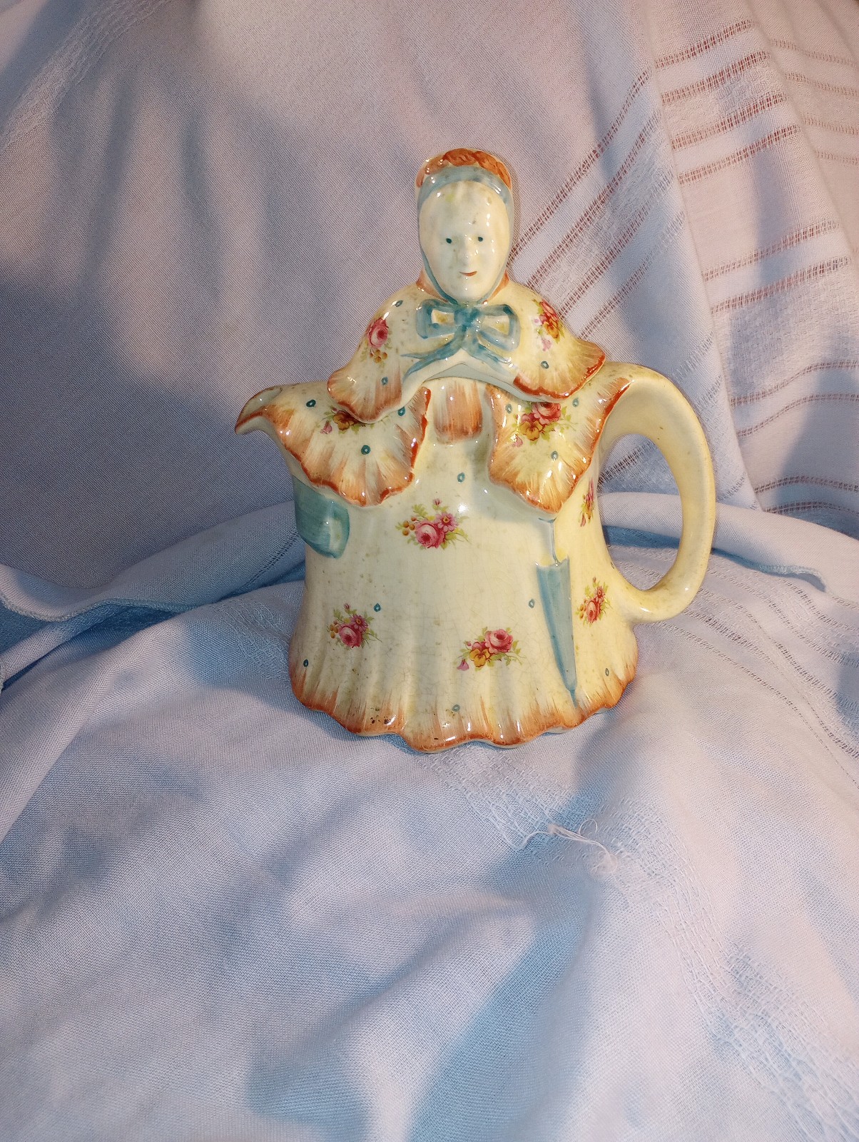 porcelain hand painted teapot "little old lady"