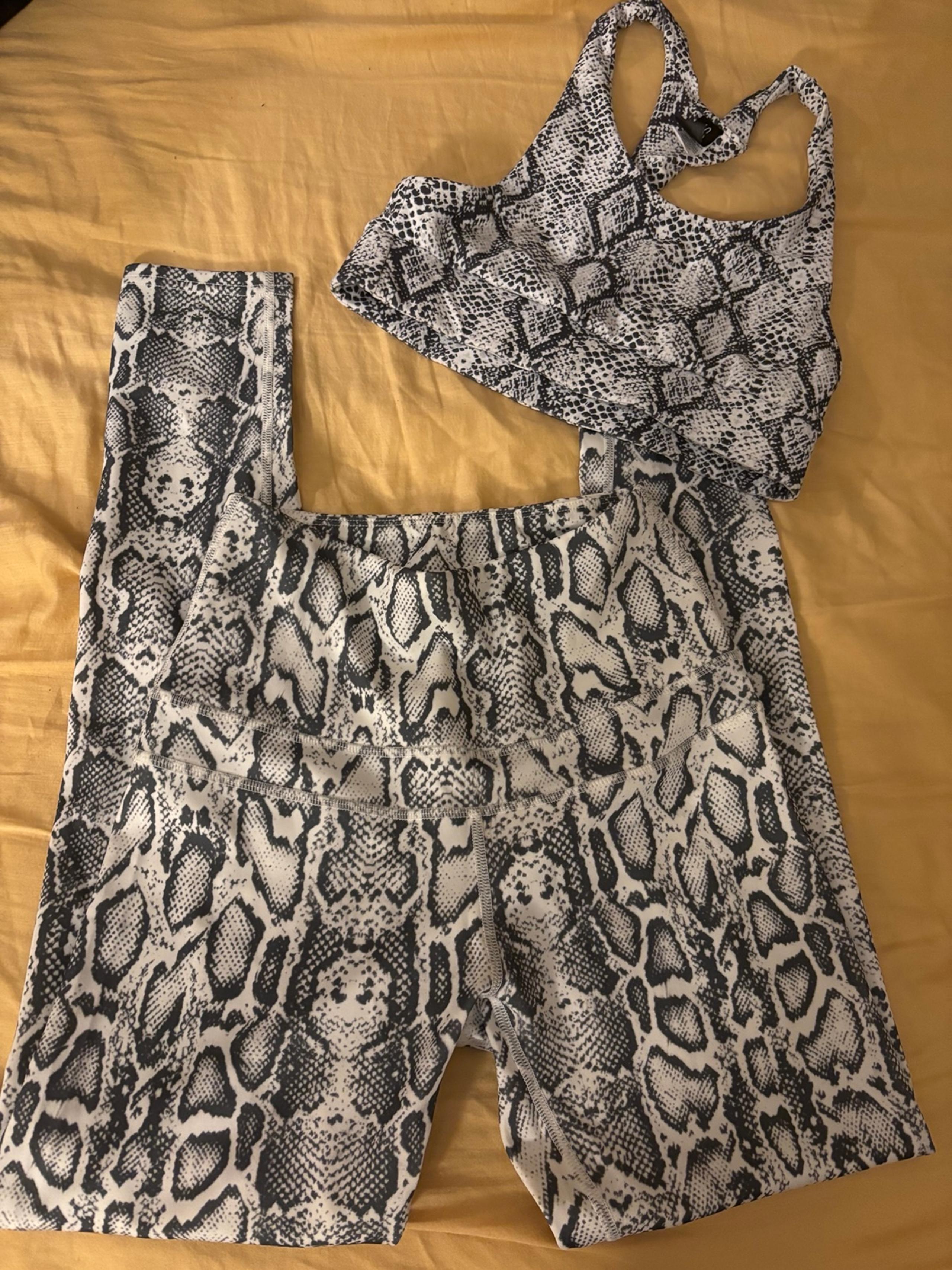 Savvy fit workout set snakeskin SMALL