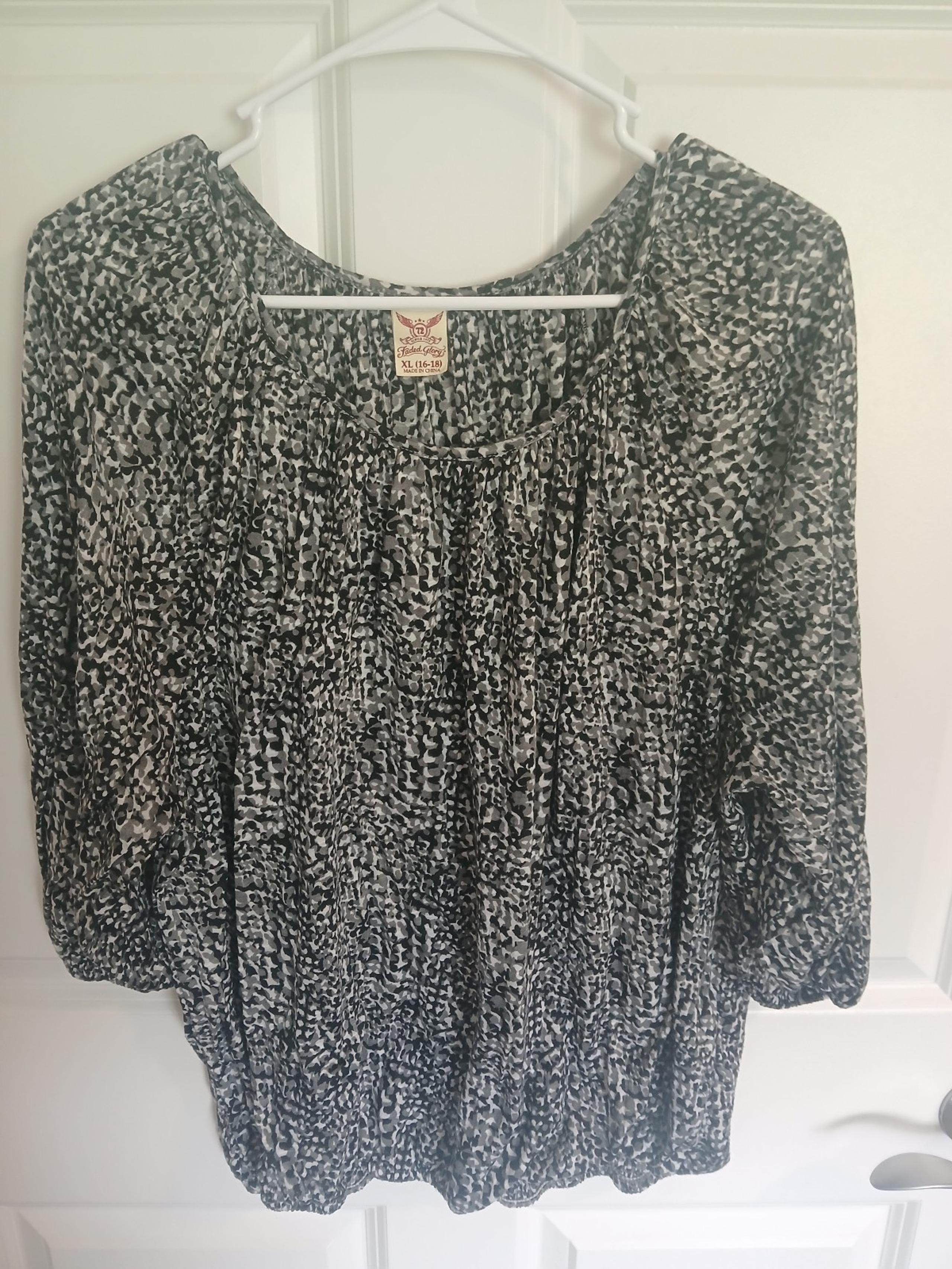 Faded Glory Women's size XL (16-18) Black Gray and White Abstract Dotted Top