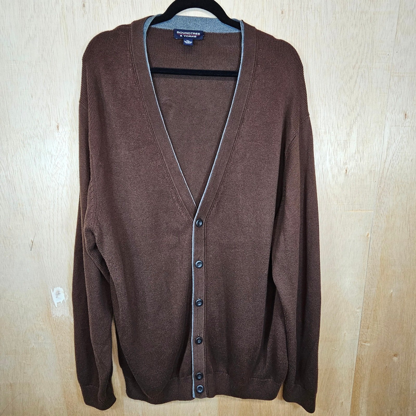 Men's Roundtree & Yorke Brown With Gray Elbow Pads Button Up Cardigan Size XL