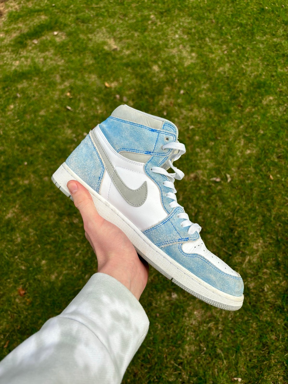 Jordan 1 Hyper Royal
