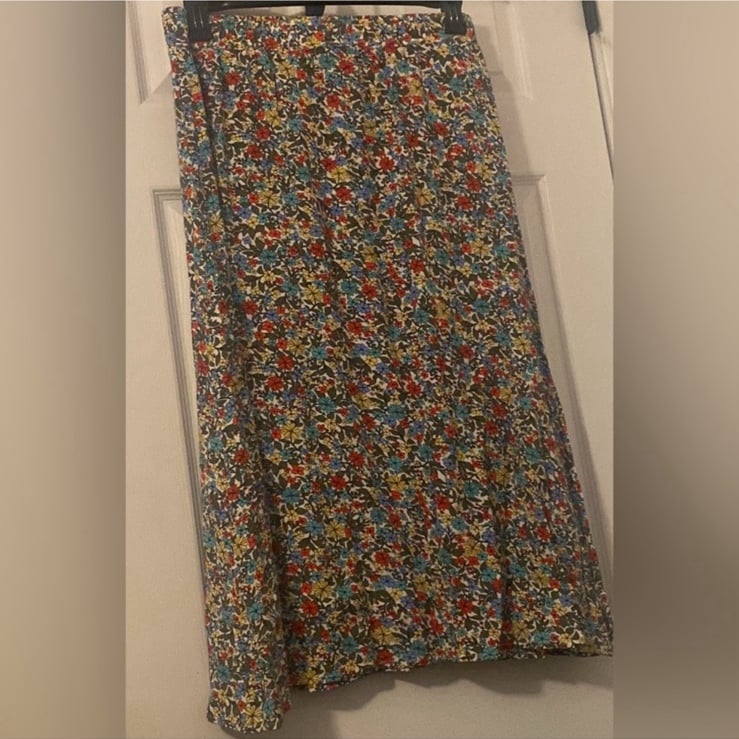 Floral Pattern Midi Skirt (size: M)