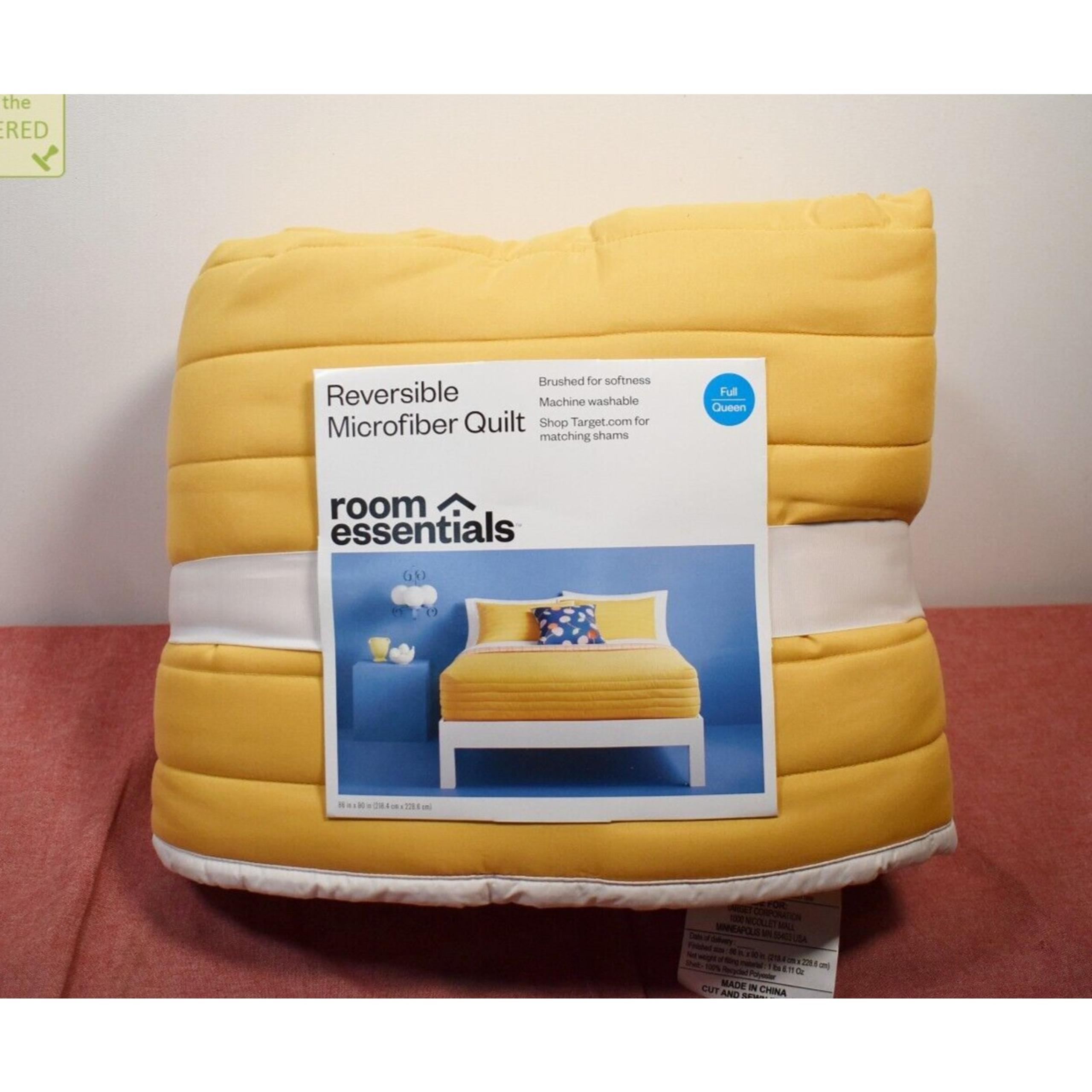 Room Essentials Full/Queen Plaid Microfiber Quilt Yellow*