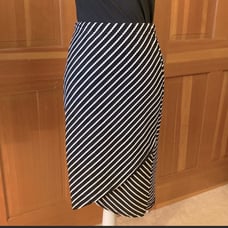 New w/o tags B/W Asymmetrical Splicing Skirt. Size 6