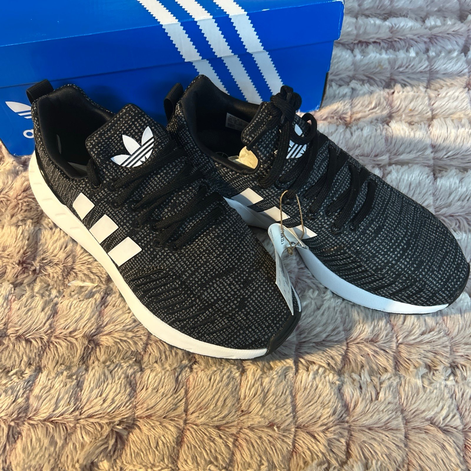 ADIDAS Swift Run Sneakers size 5.5