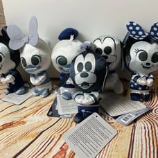 SE Platinum Funko Plush includes Mickey, Minnie, Donald and friends - Set of 6