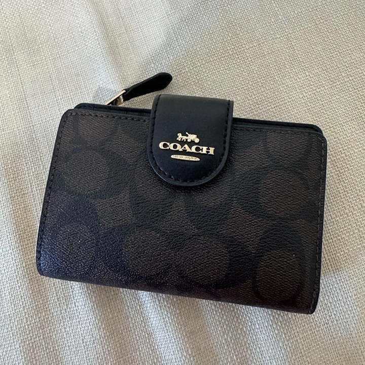 NWT Coach C0082 corner zip wallet brown signature