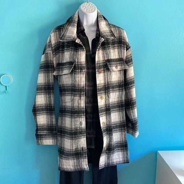 Banana Republic Womens Size M Shirt Jacket in Black Cream Plaid Button Front