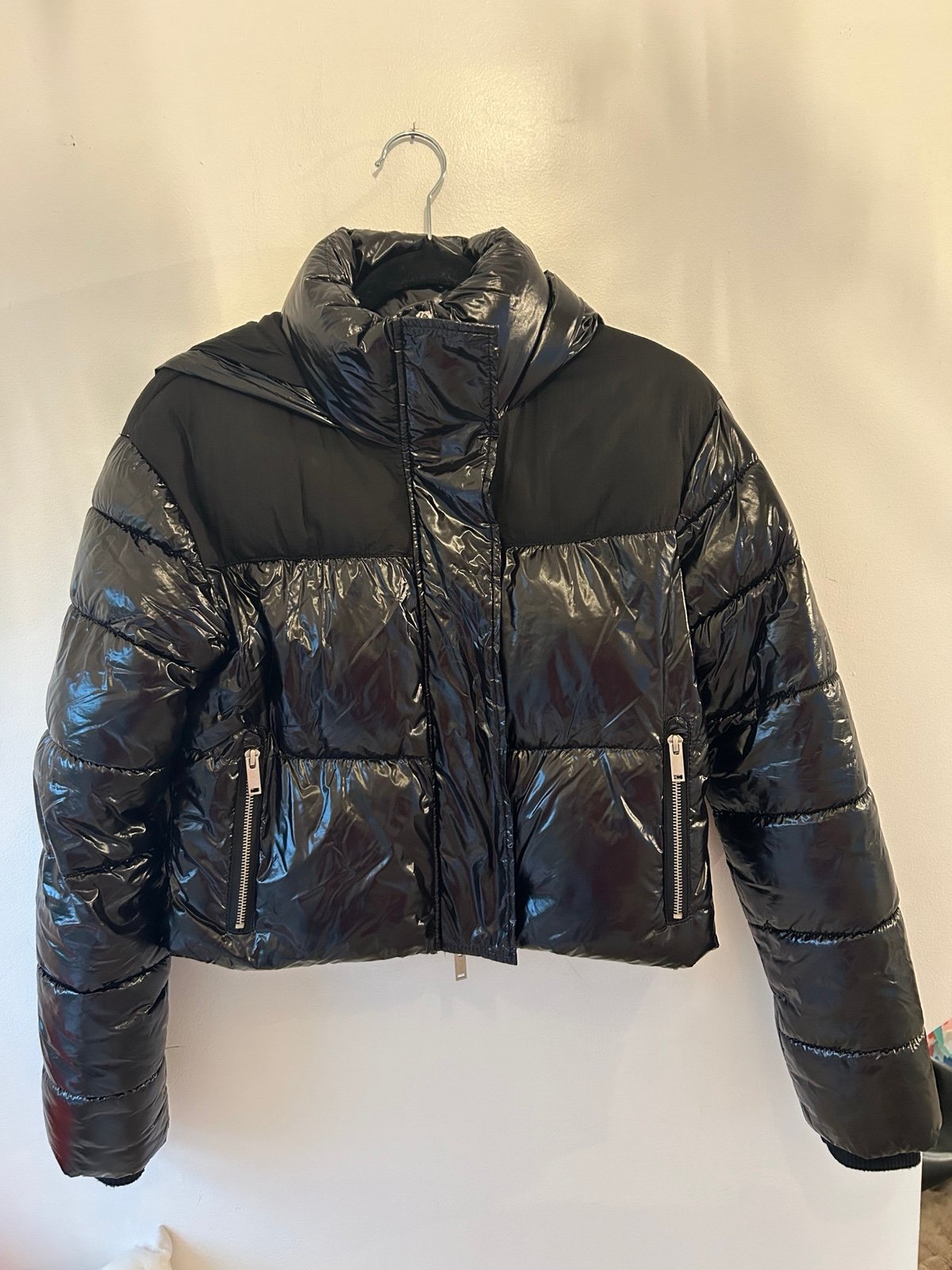 Bagatelle NYC Women's Cropped Black Patent Nylon Puffer Jacket Medium Hooded