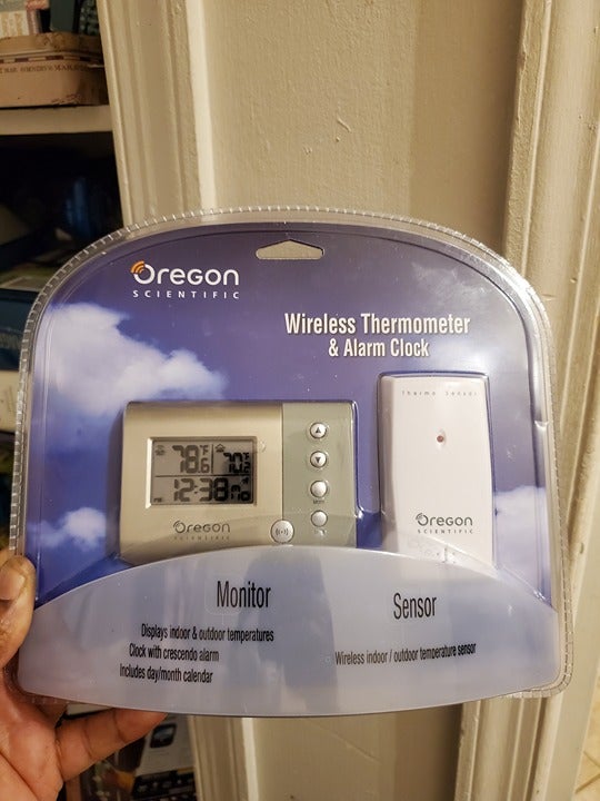 Oregon Scientific Wireless Indoor/Outdoor Thermometer Alarm Digital RAR602A NEW