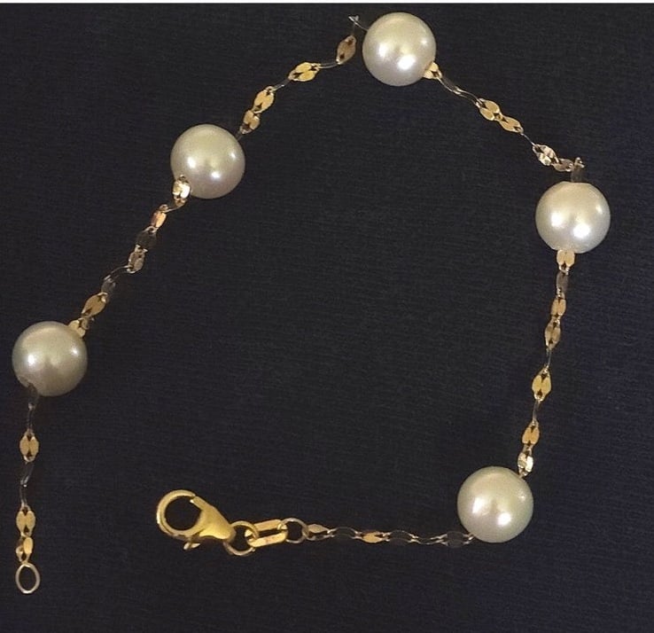 14k real Yellow gold Pearl bracelet :).