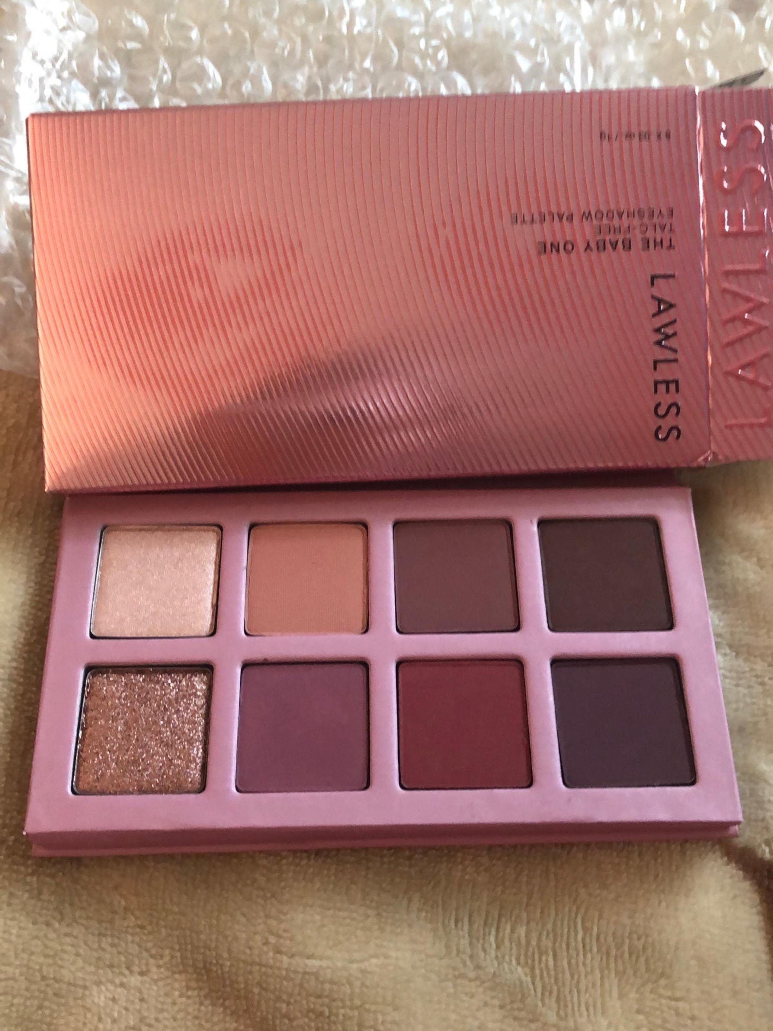Eyeshadow Palette - LAWLESS