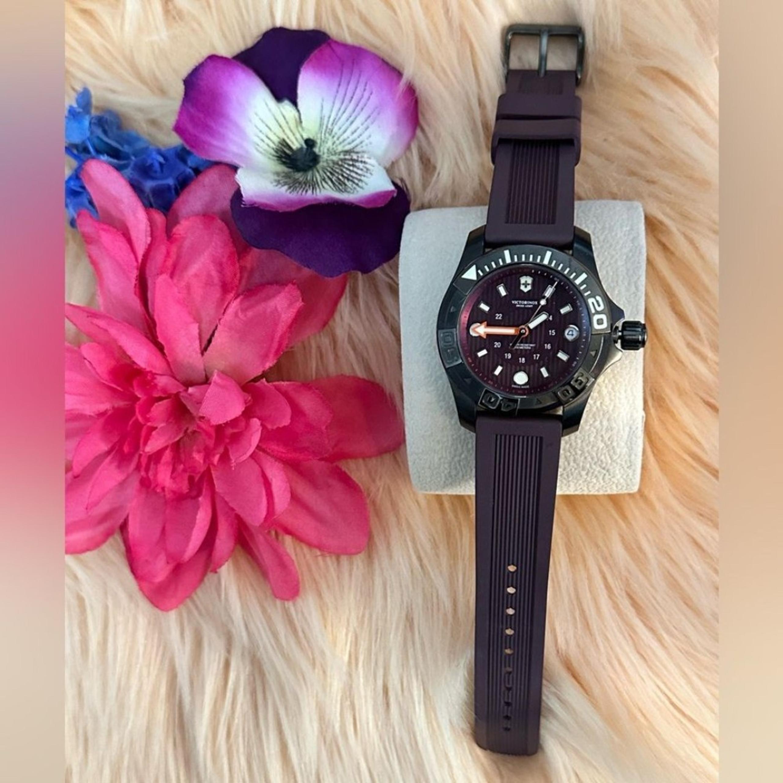Victorinox Dive Master 500 Swiss Army Purple Watch Glow In Dark Face RARE!