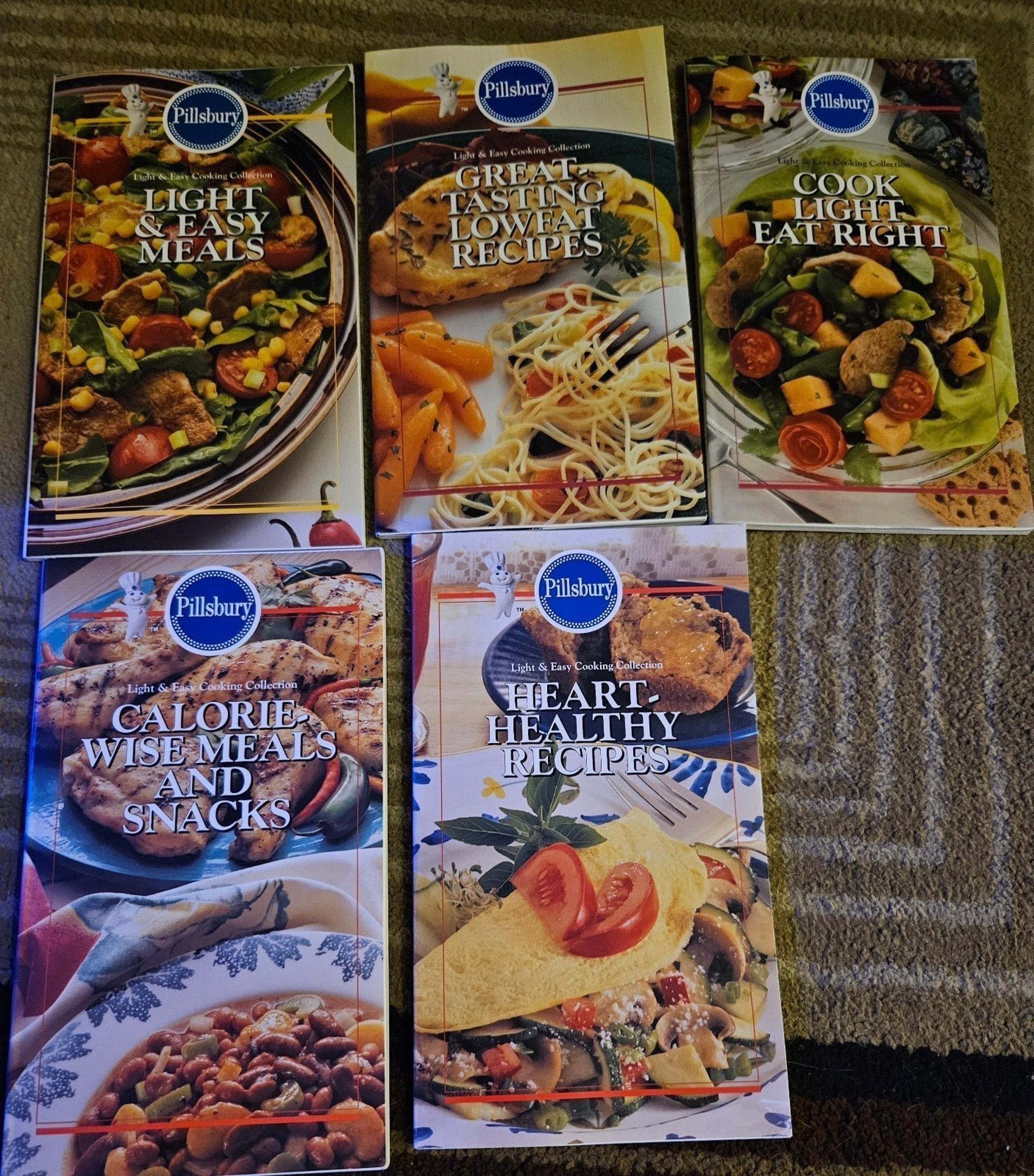 Vintage 1995 Pillsbury Recipe Paper Back Books Set of 5