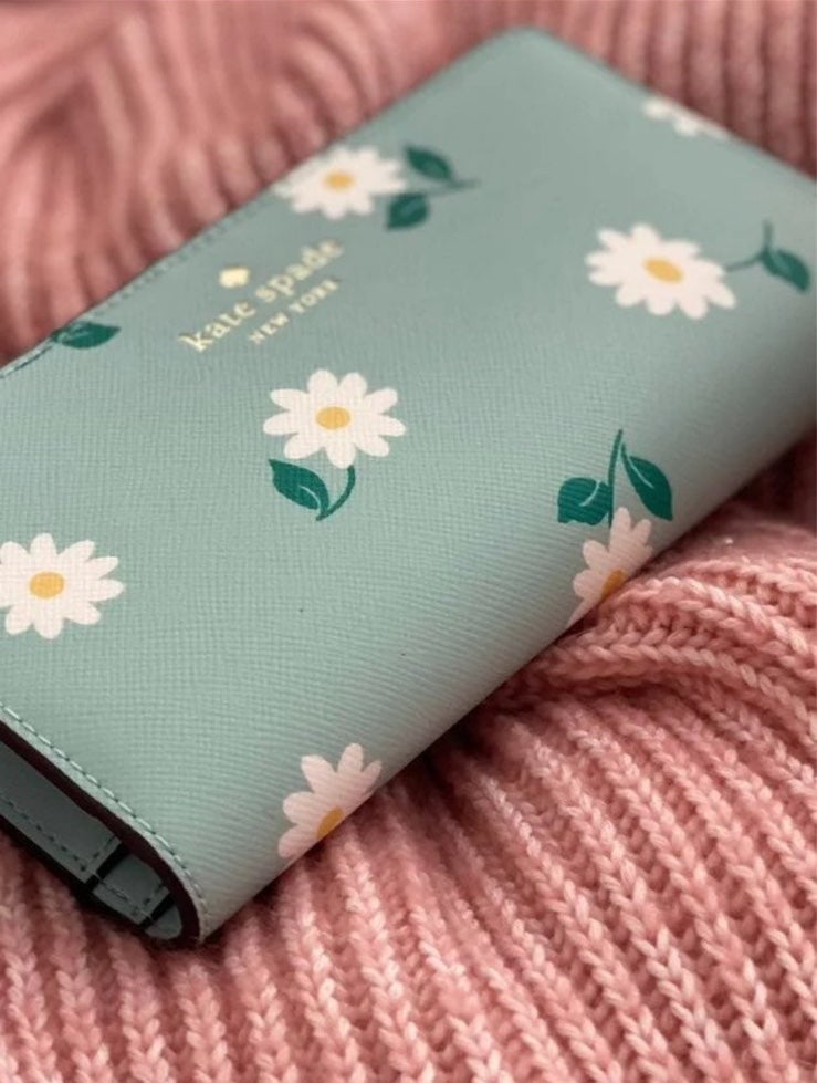 KATE SPADE | Darcy Blue Daisy Wallet