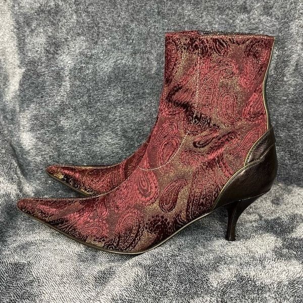 Donald J Pliner Women’s boot size 6