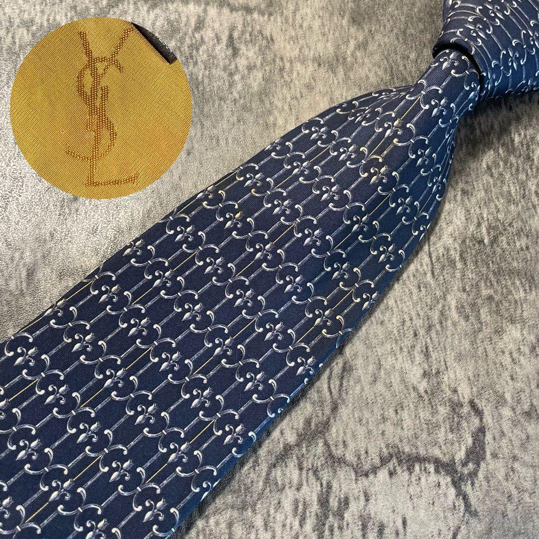 AN014 Yves Saint Laurent Navy Silk Tie