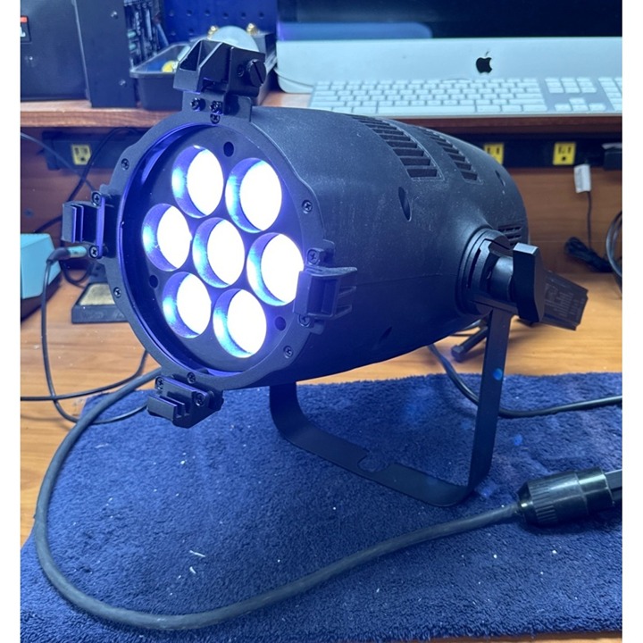 Vari-Lite VL800 PROPAR 7 x 30 Watt RGBW LED Par See Test Video