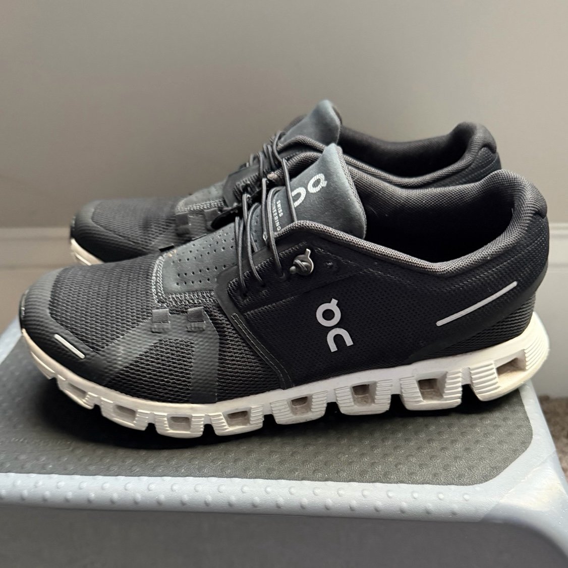 EUC On Women's Cloud 5 Black/White