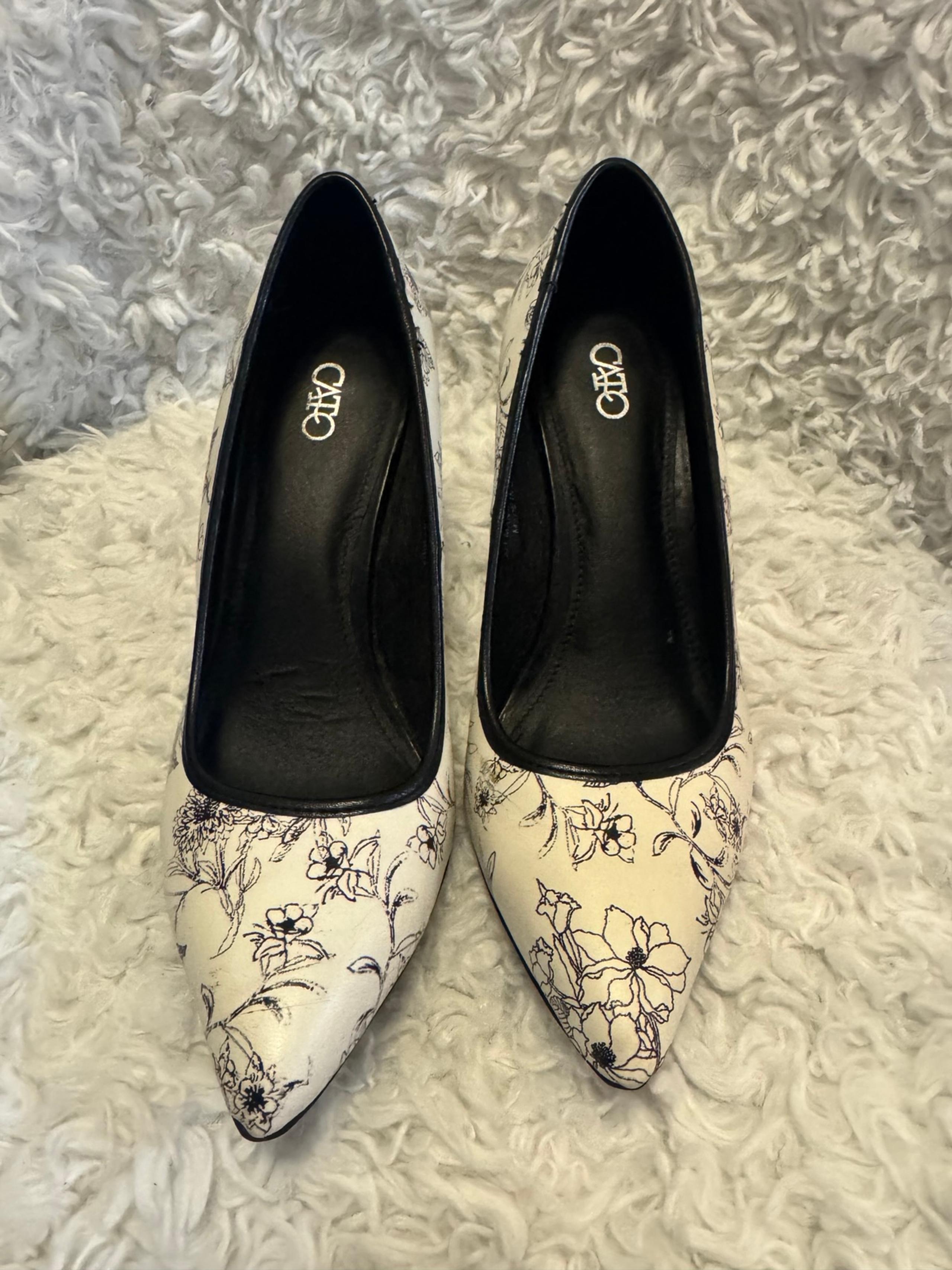 Cato Floral Heels - Size 7 | Black & Cream Print