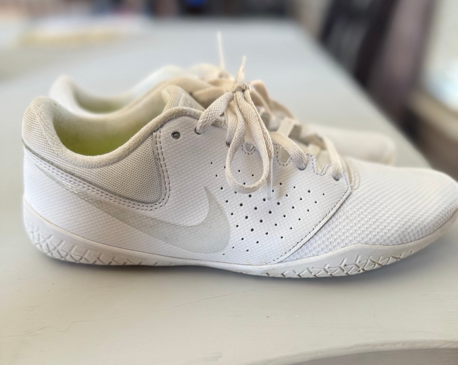 VGUC Nike Sideline Cheer Sneakers-Size 6 Women’s (equivalent to Size 4 Kids)