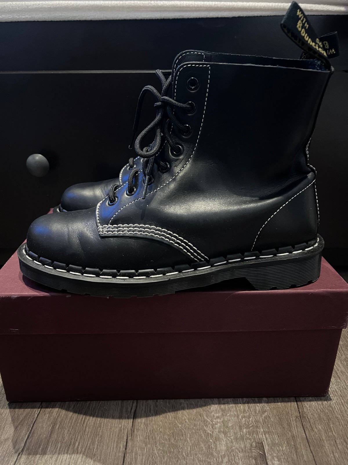 Dr Martens Doc 1460 Made in England Black & White Size 9 EUR 42 LIKE NEW