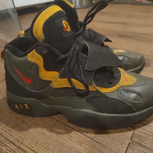 Nike Air Max Speed Turf GS Black and Yellow Sneakers Size 7 Youth
