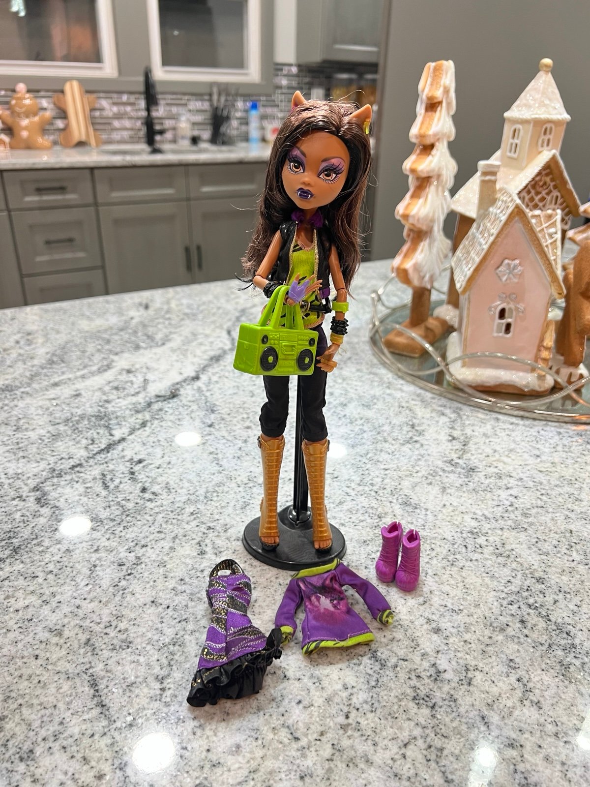 Monster High : I love fashion Clawdeen with stand 2012