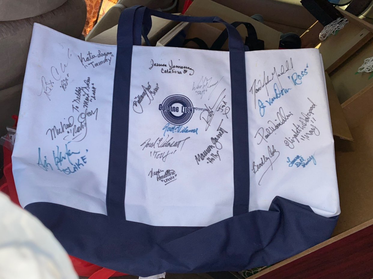 GUIDING LIGHT CAST SIGNED 19X BAG
