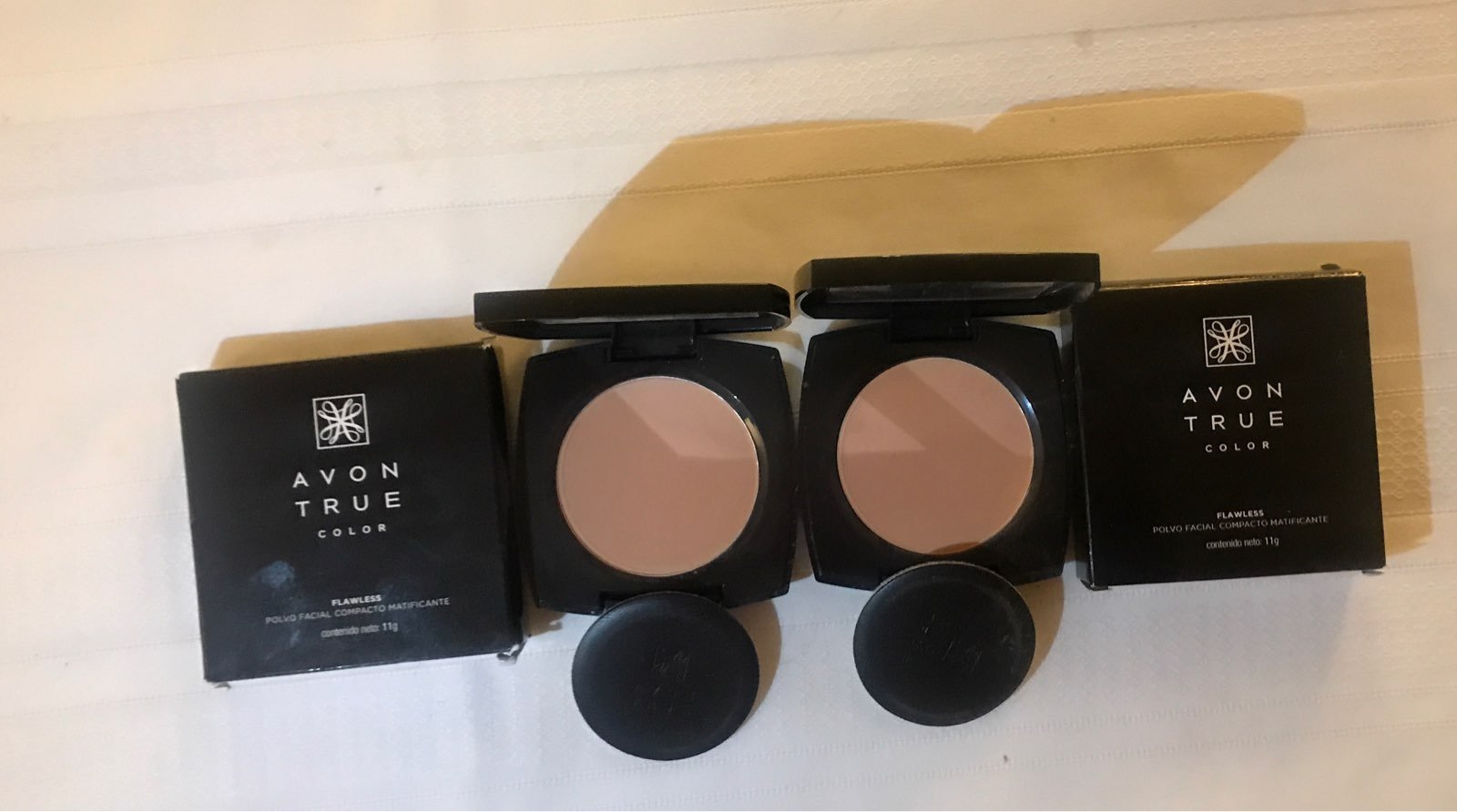 2 Avon TC Mattificant Powder Neutral Medium