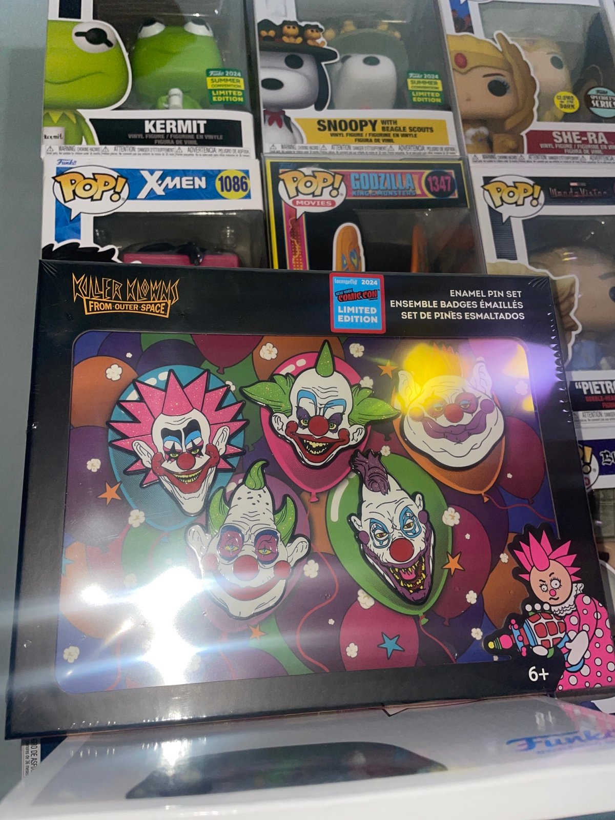 NYCC Killer Klowns From Outer Space 500pc limited edition Glitter pin set
