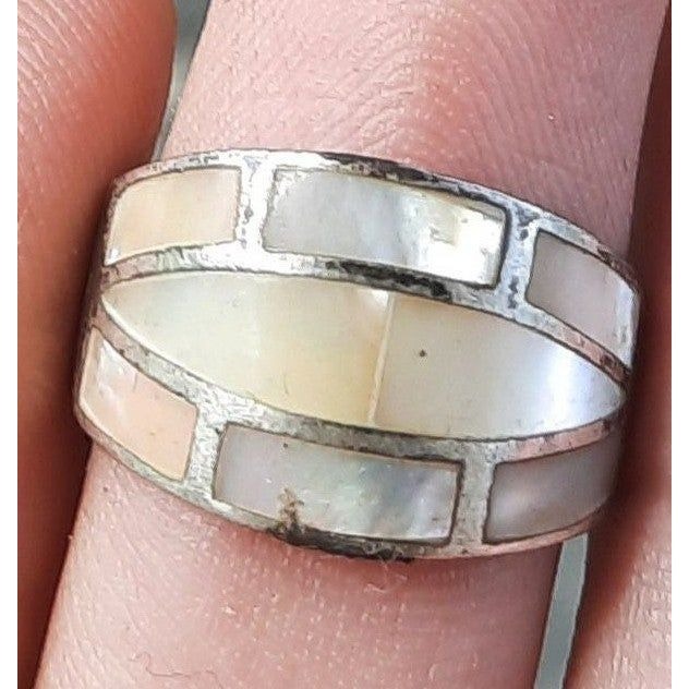 Vintage 925 Sterling silver Mother of Pearl ring size 6.5