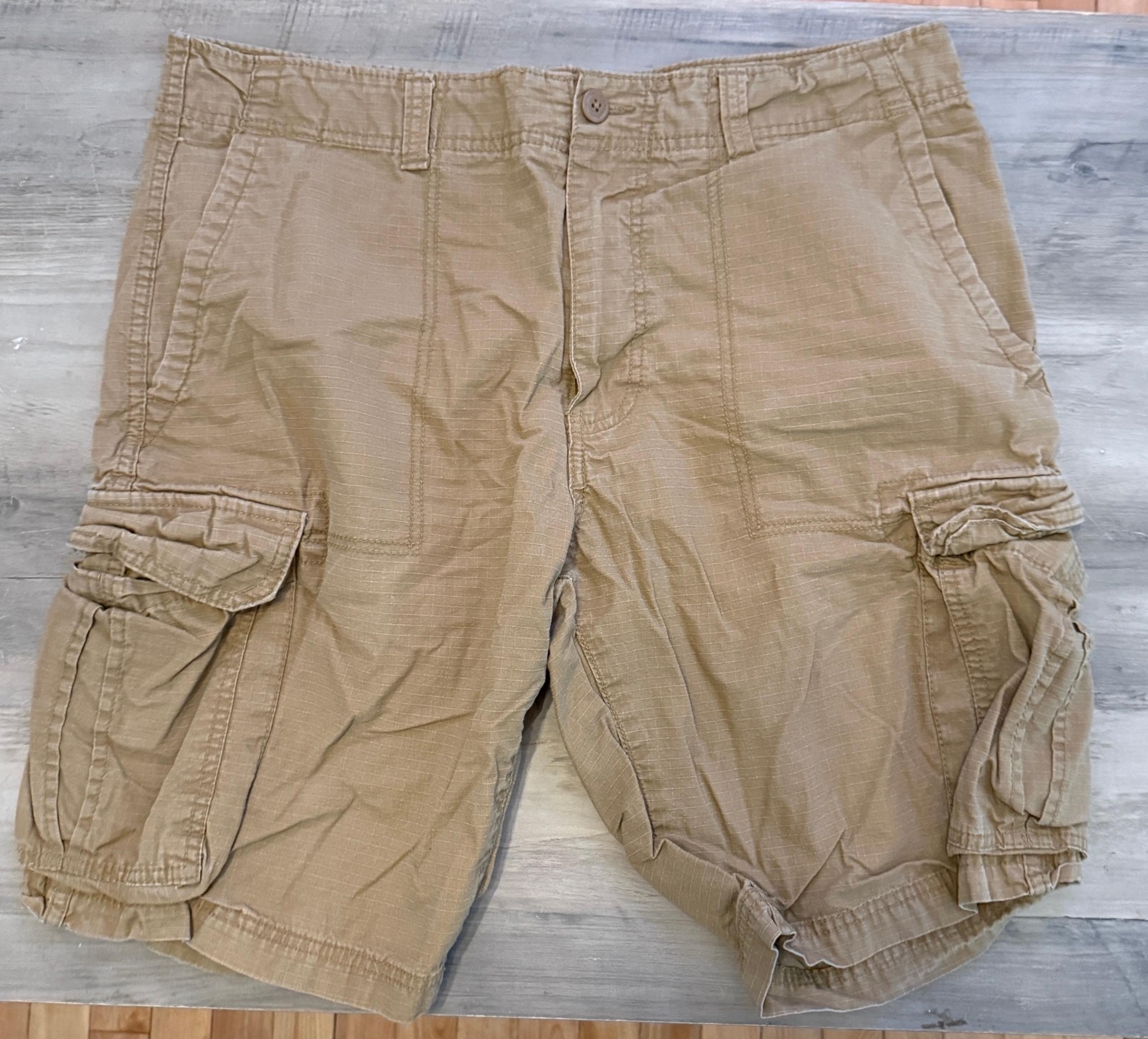 Goodfello tan cargo shorts men’s size 36