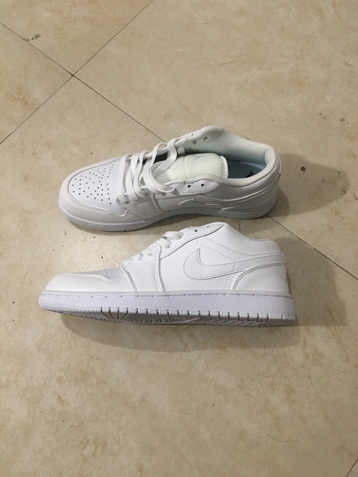 Size us10 air jordan 1 low triple white