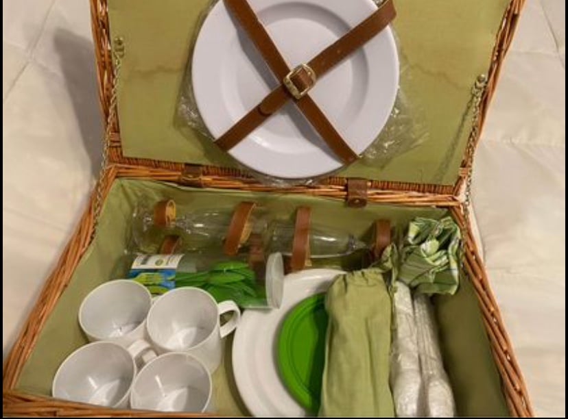 XL green picnic basket
