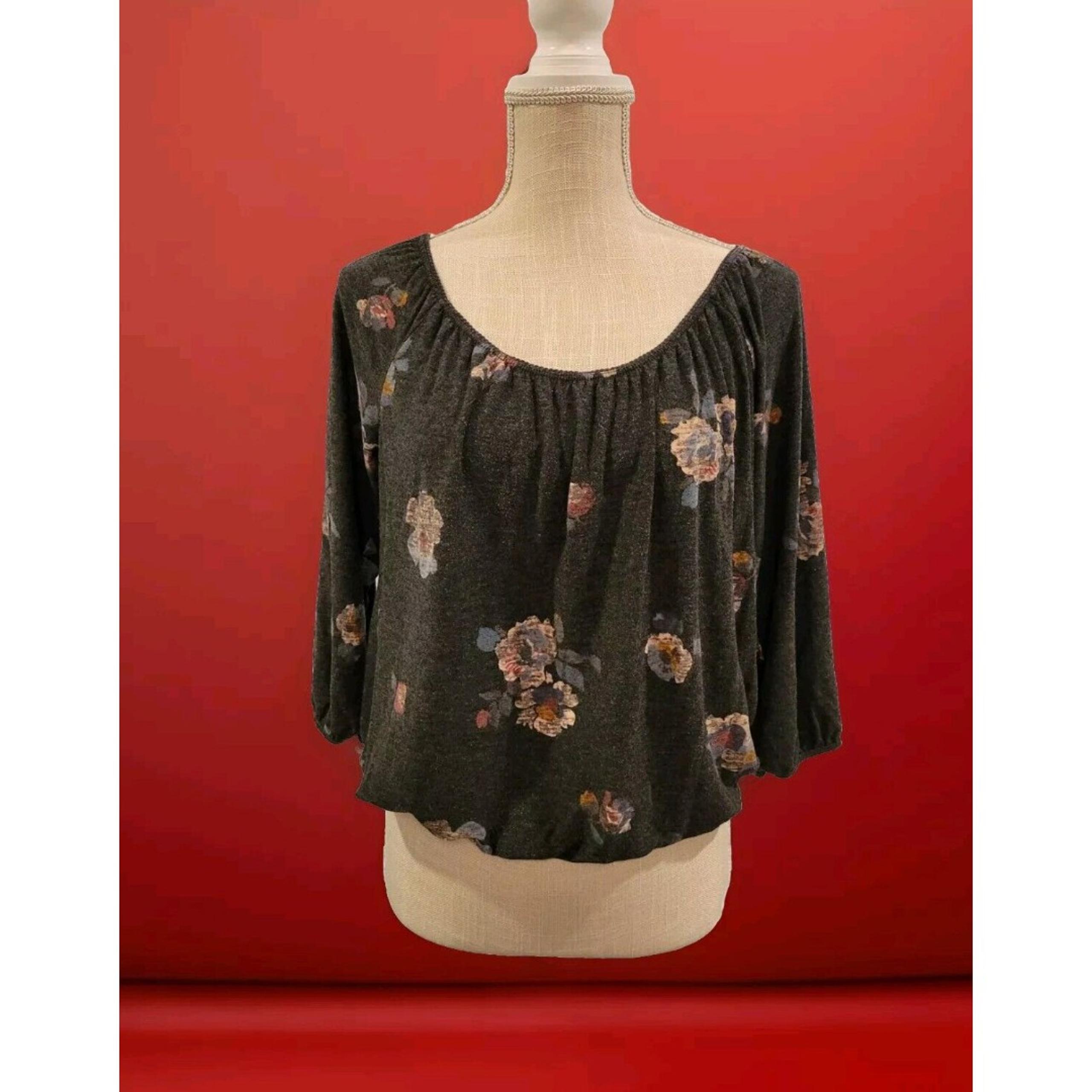 American Eagle Crop Top Size Medium Blouse Shirt Womens Gray Floral 3/4 Sleeve