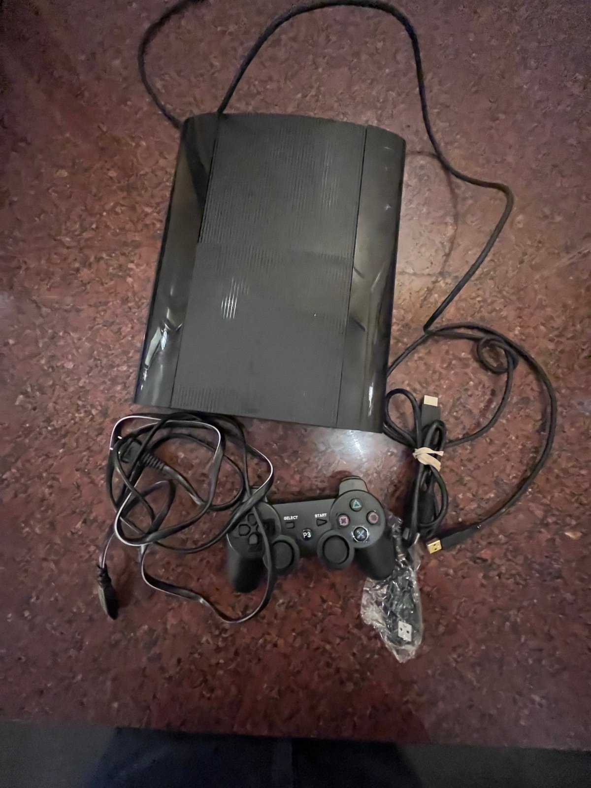 PlayStation super slim 500 gig w cable and control