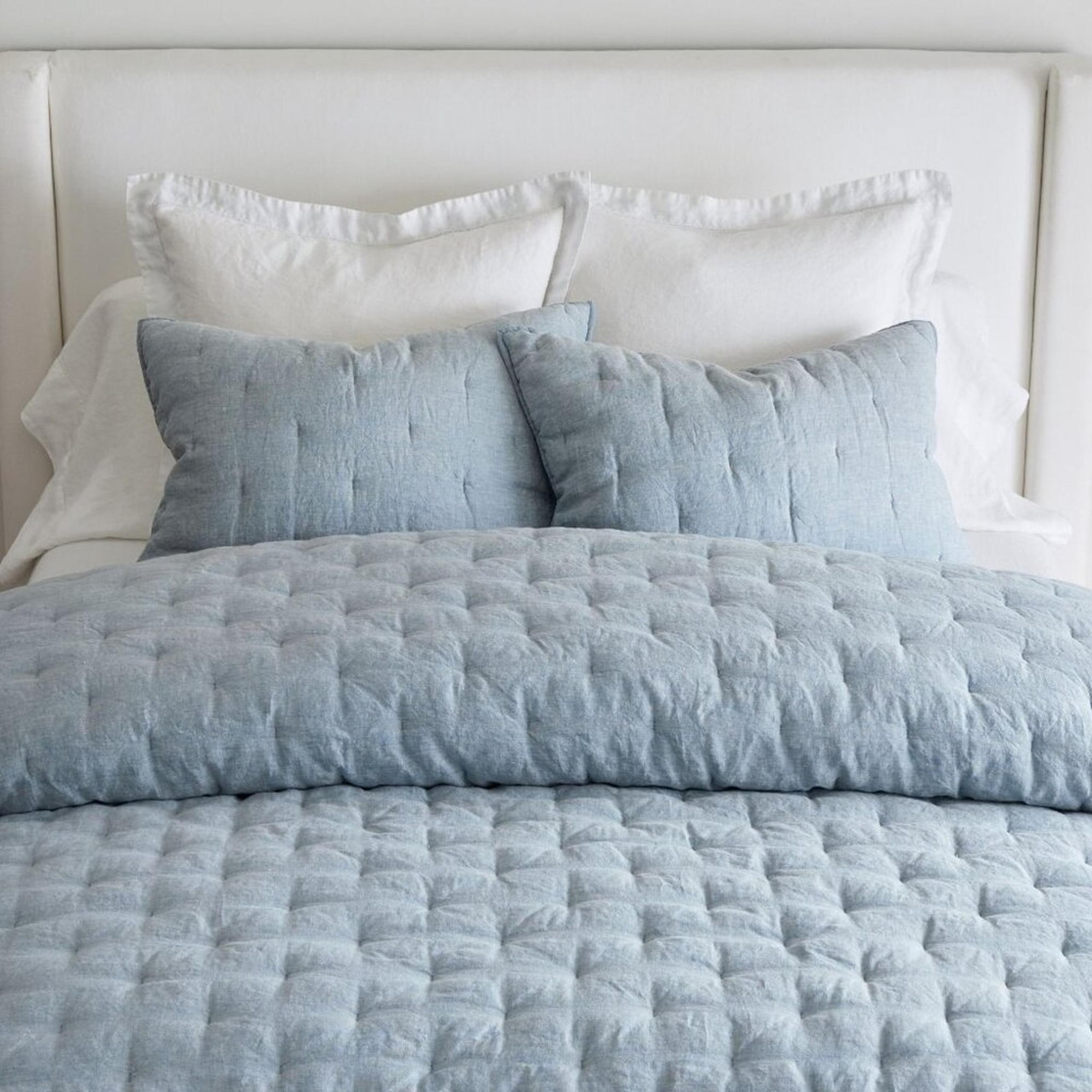 Pottery Barn Belgian Flax Linen Tufted Quilt Chambray Blue Full / Queen NEW NWT