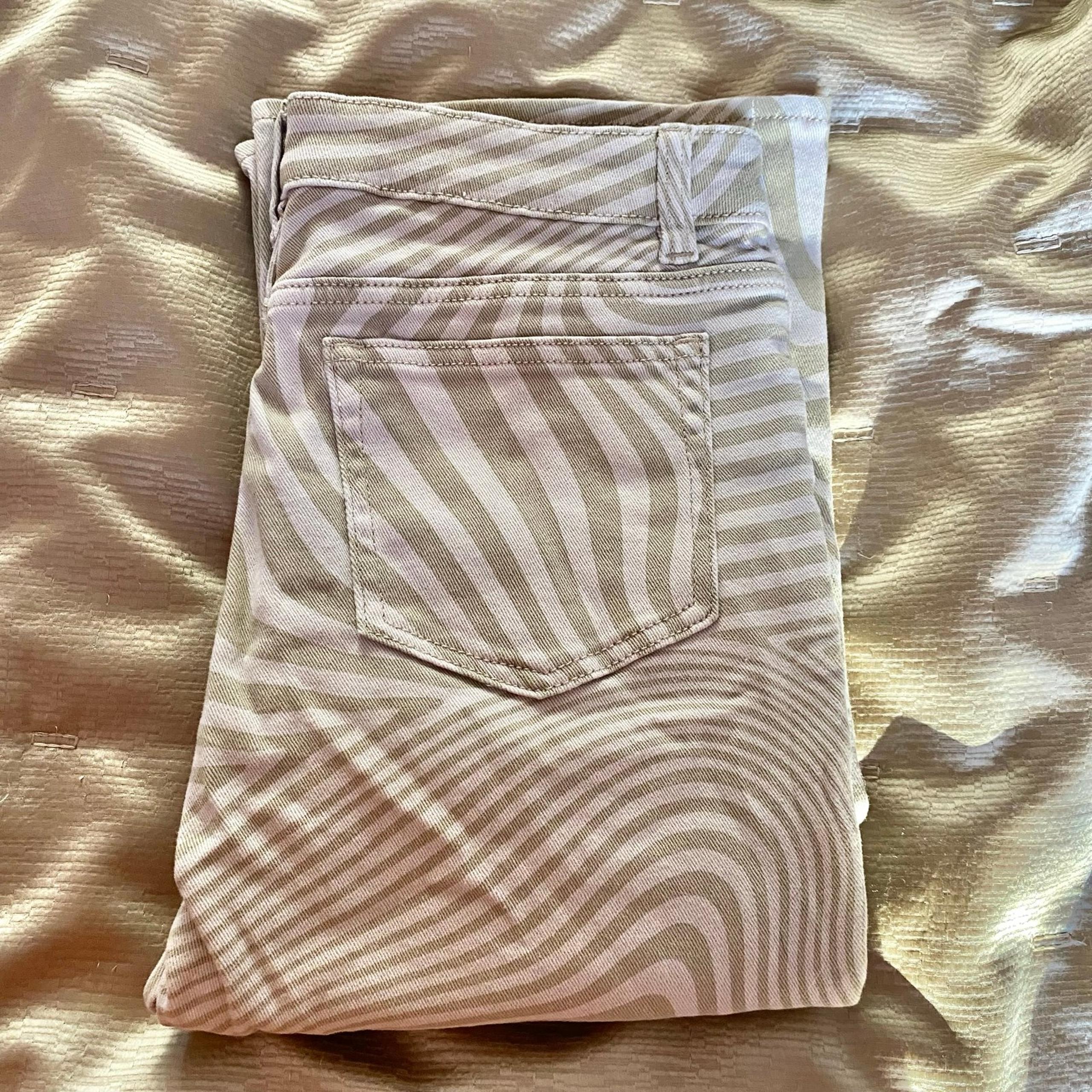 H&M Y2K Striped Biege Flare Jeans Size 6