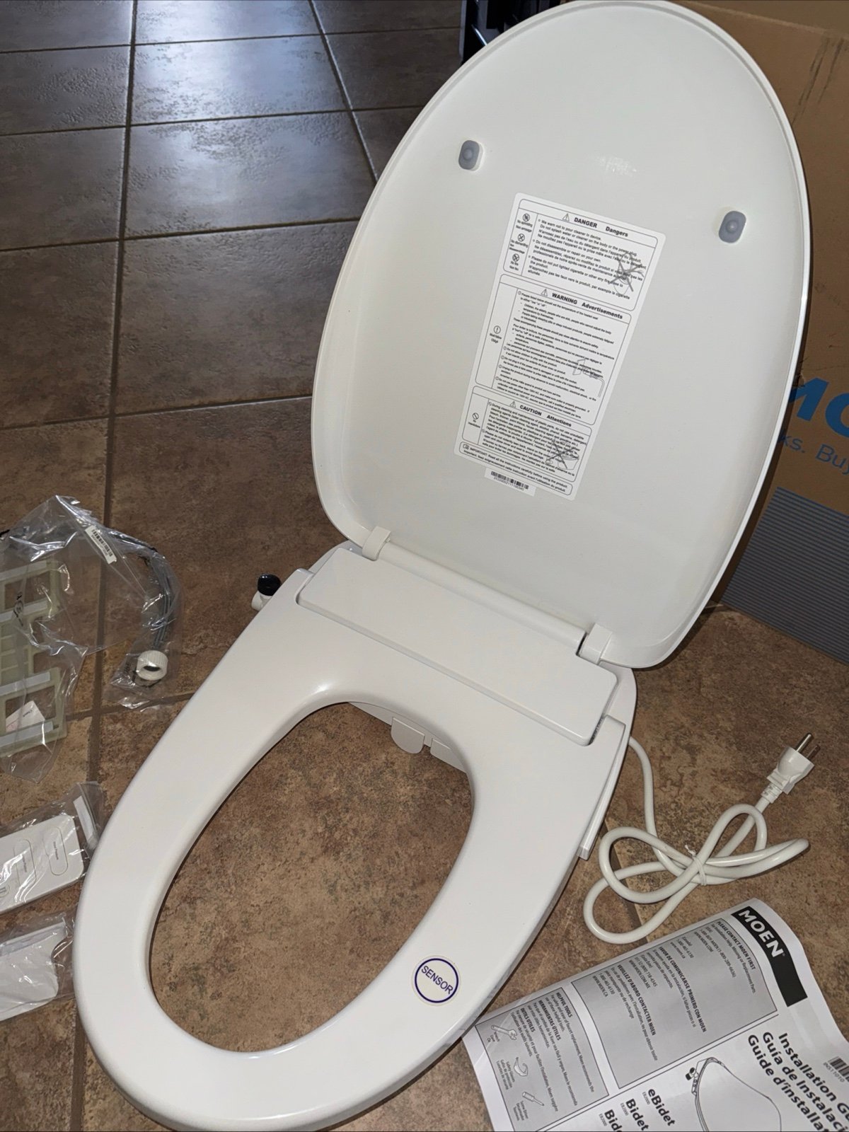 NEW MOEN eBidet EB2000 White Toilet Seat With Remote