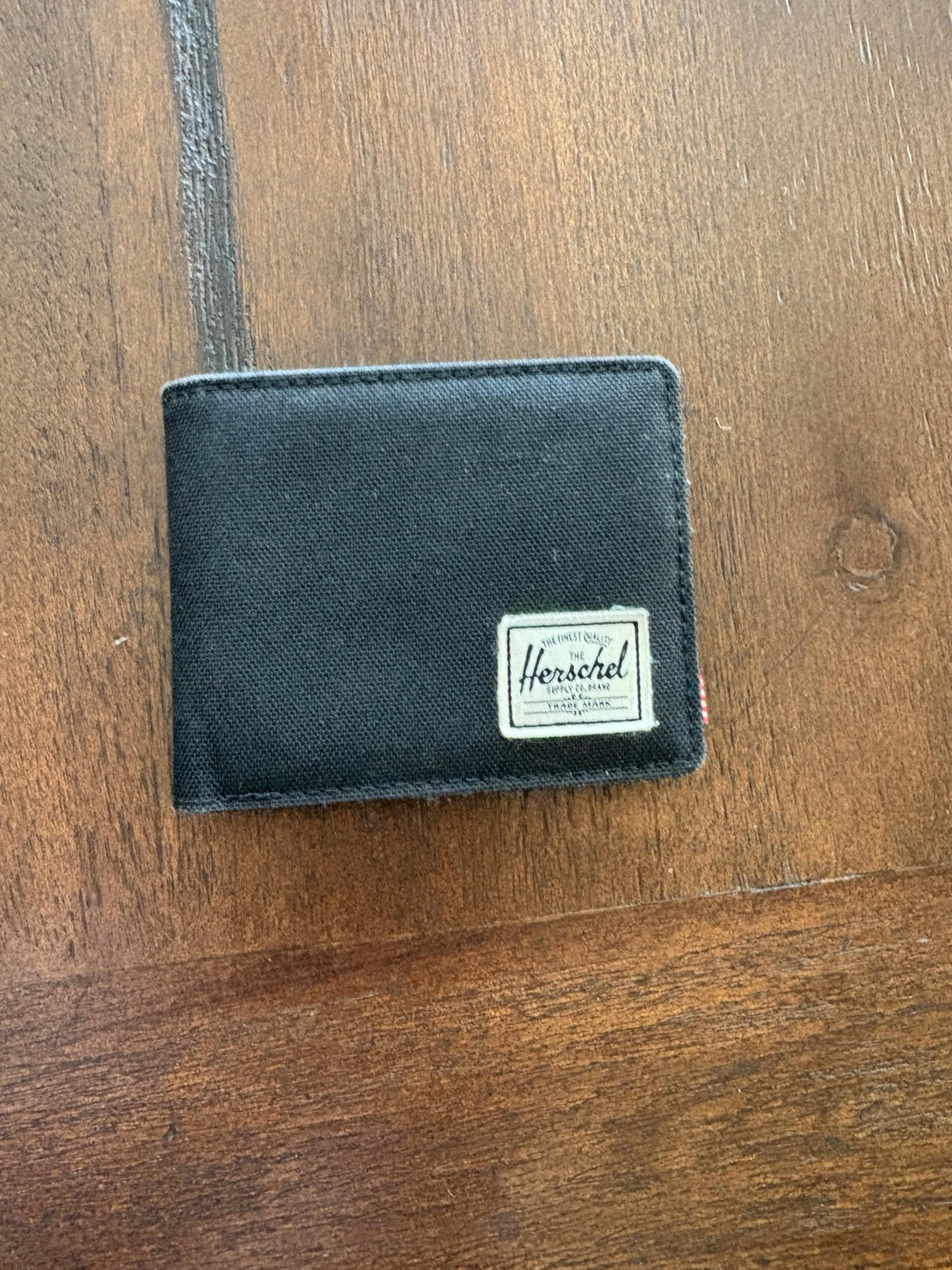 HERSCHEL SUPPLY CO. Roy Wallet